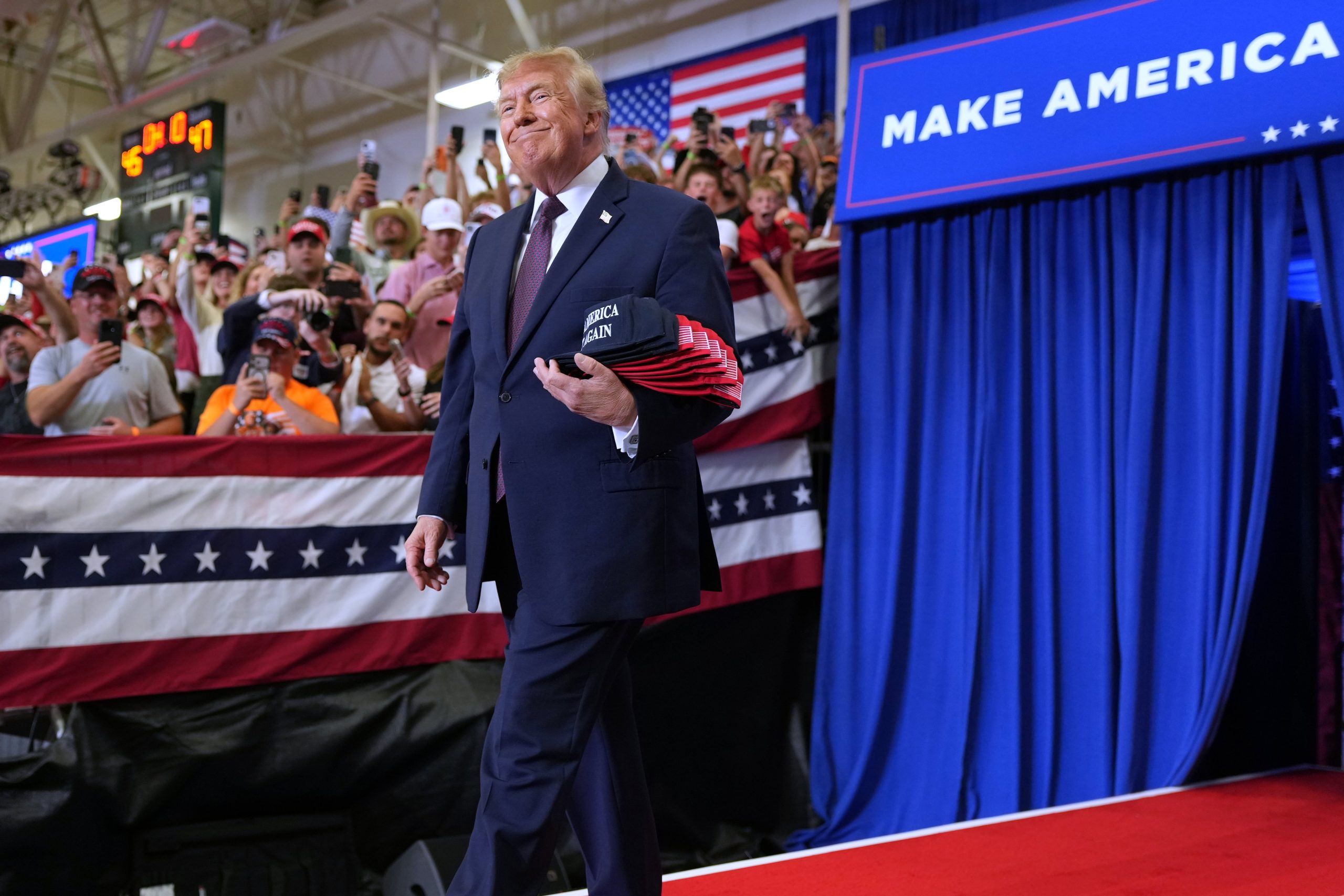Donald Trump llega a un acto de campaña en Chillicothe, Ohio
