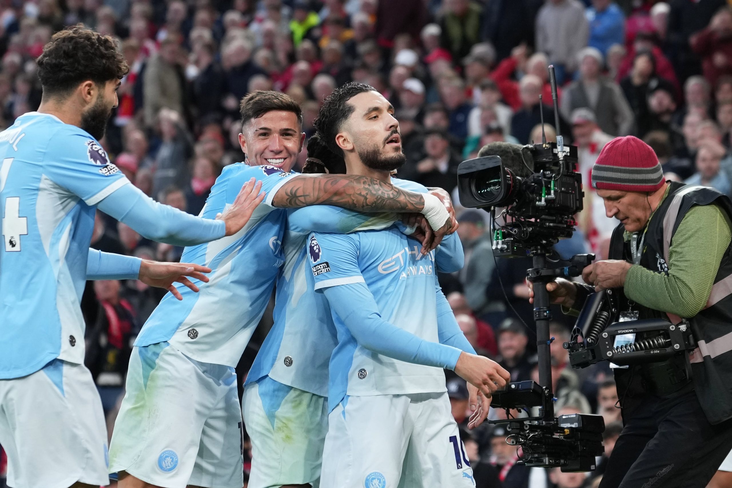 El Manchester City de Enzo Fernández goleó al Liverpool de Alexis Mac Allister. (AP Foto/Jon Super)