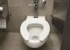 La curiosa razón de por qué algunos inodoros tienen el asiento abierto en forma de U