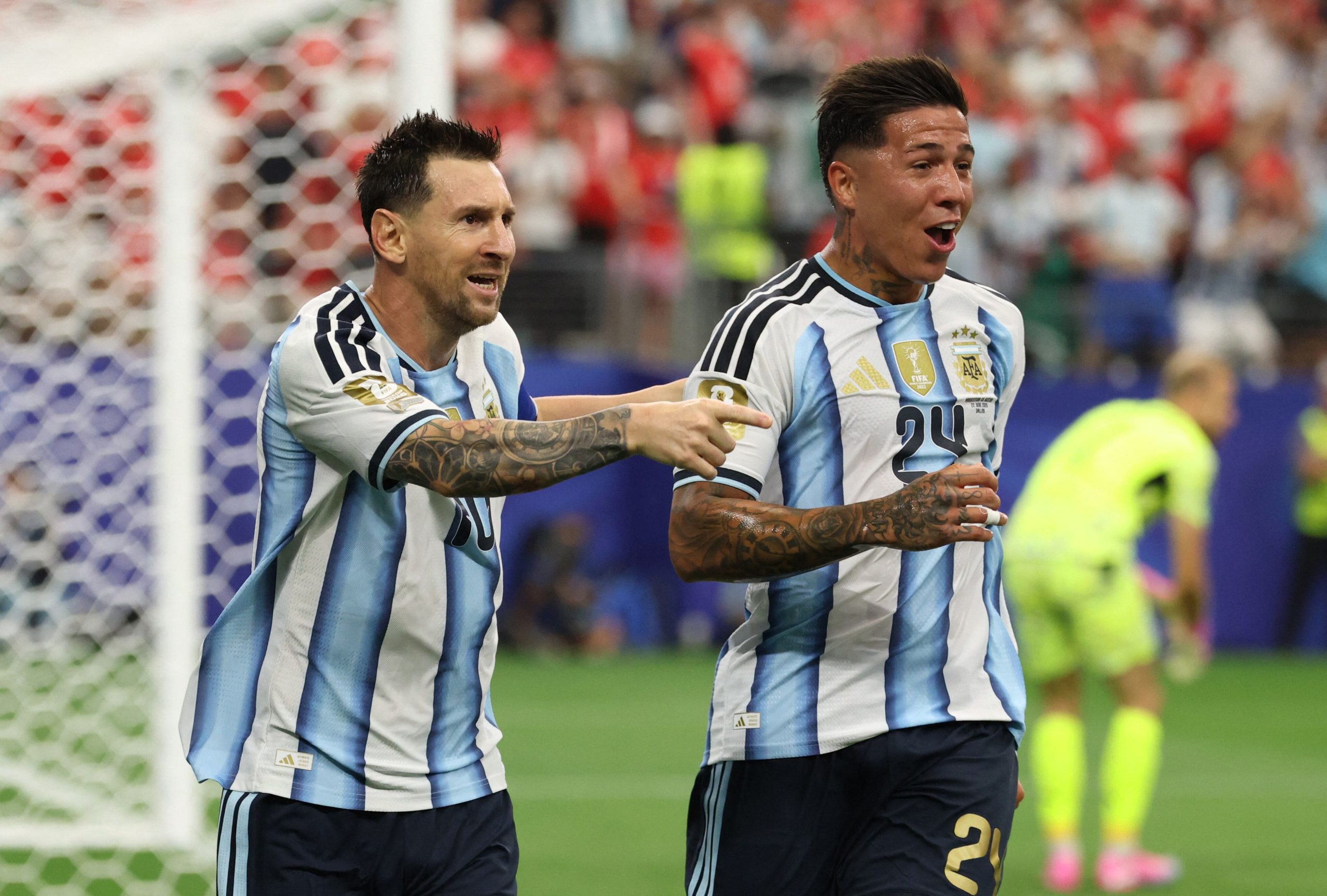Lionel Messi y Enzo Fernández festejando durante el Mundial 2026. (Foto: Reuters)