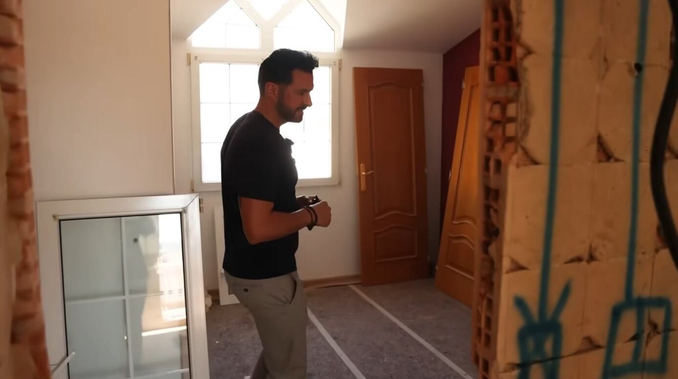 El inversor busca transformar un chalet en nueve viviendas de entre 25 y 40 metros cuadrados. (Foto: captura Youtube)