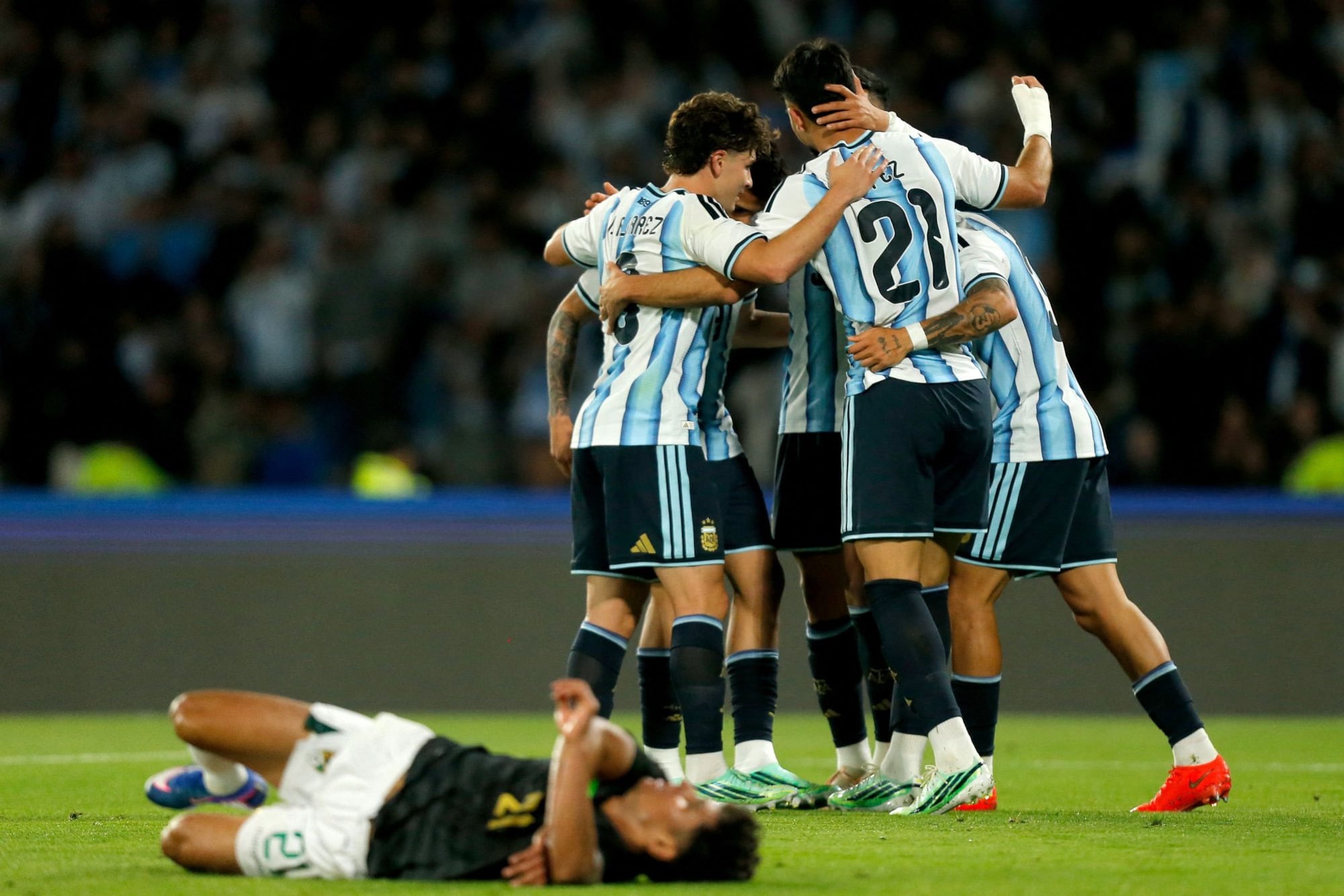 Argentina goleó 4-0 a Bolivia en el Mario Alberto Kempes