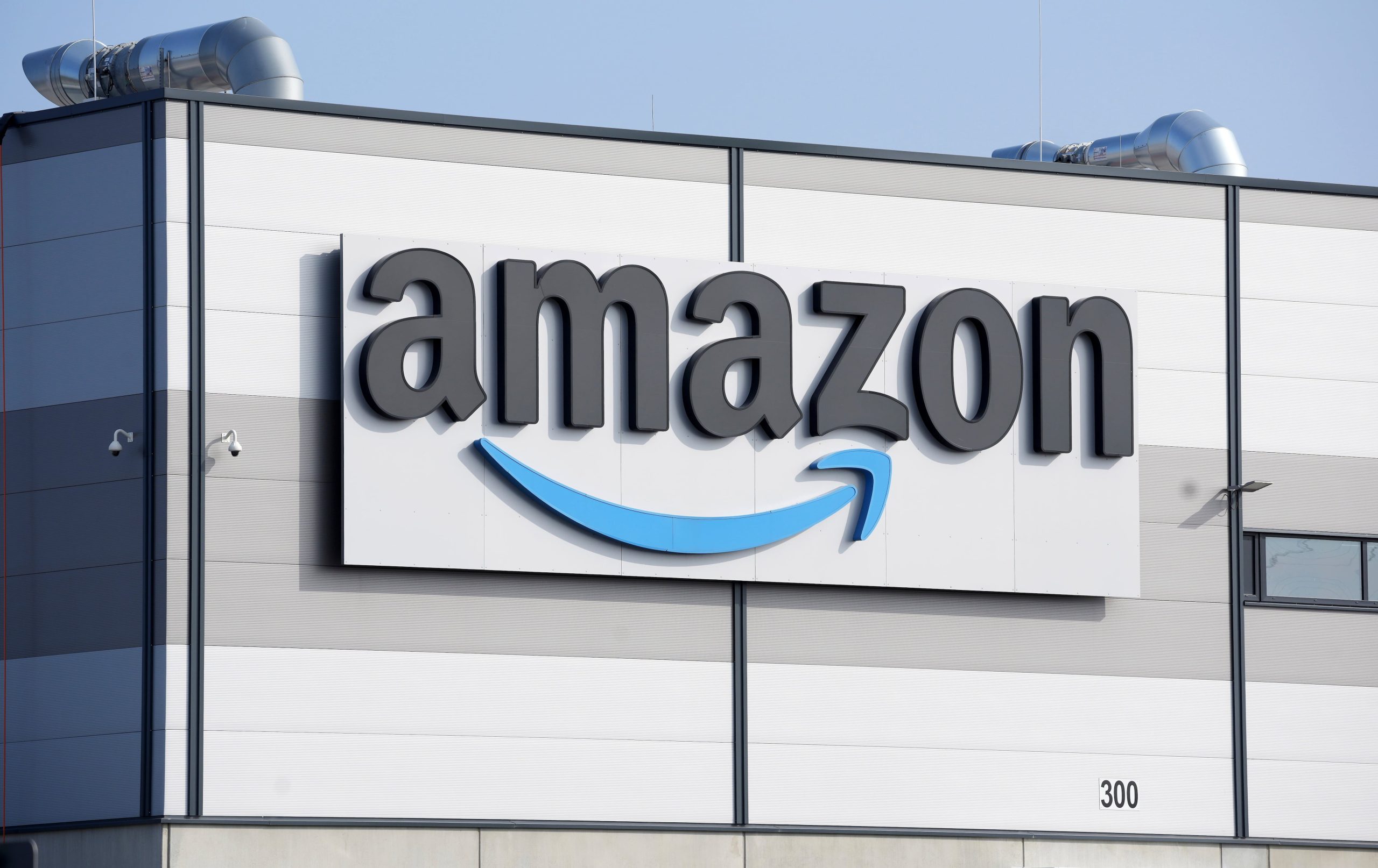 Amazon advirtió sobre posibles cierres de depósitos y traslados de empleos fuera de Nueva York si se aprueba la Delivery Protection Act (AP Photo/Michael Sohn, File)