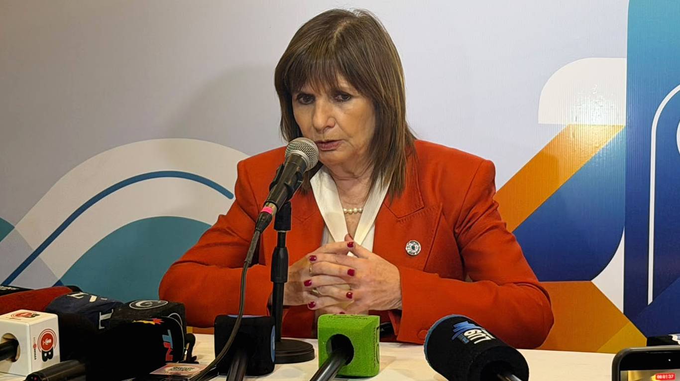 La jefa de bloque de La Libertad Avanza en el Senado, Patricia Bullrich, en conferencia de prensa, previo a su presentación en IDEA. (Foto: NA)