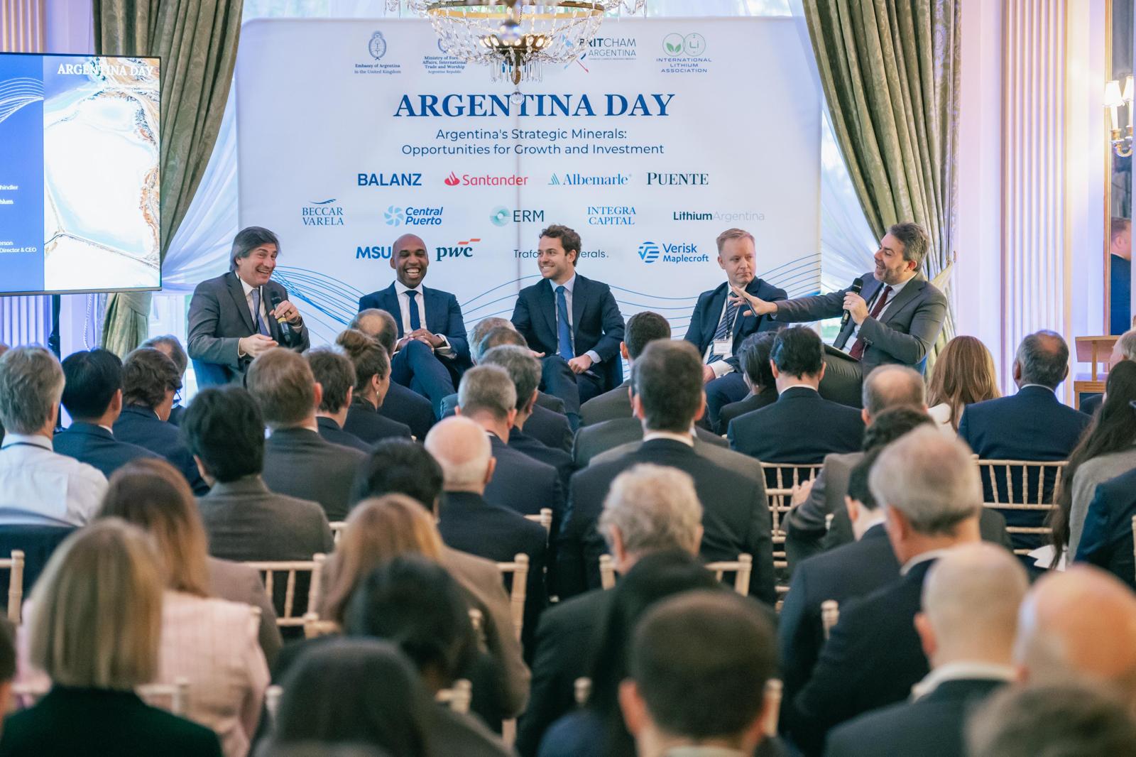 Participaron más de 180 personas, entre ellas funcionarios de Mendoza y Jujuy, ejecutivos y especialistas del sector. (Foto: Embajada Argentina en el Reino Unido)