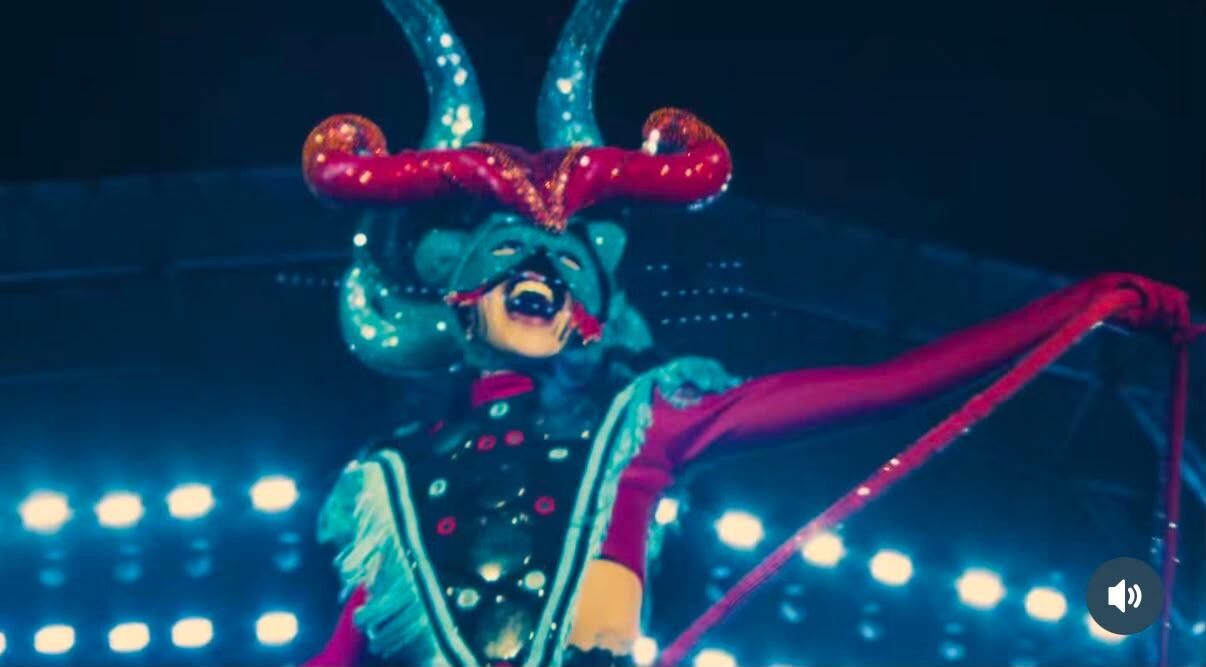 Cazzu con look carnavalero. (Foto: Instagram/@cazzu)
