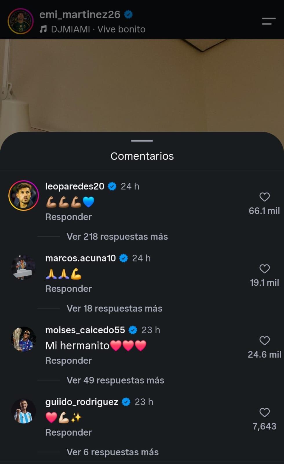 Los respaldos de Leandro Paredes, Marcos Acuña, Moises Caicedo y Guido Rodríguez, entre tantos comentarios de aliento para el Dibu Martínez. (Captura: @emi_martinez26 en Instagram)