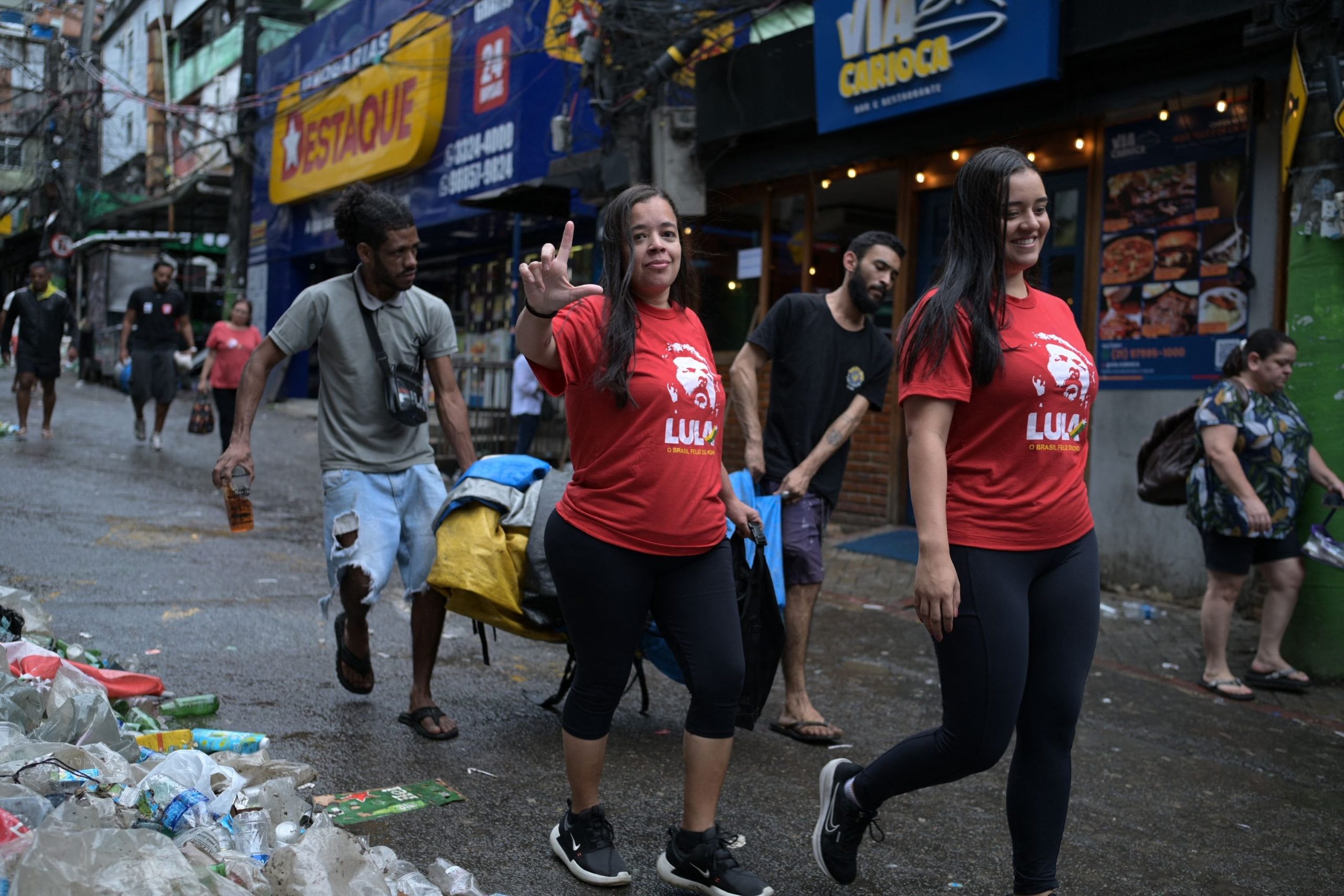 Militantes del partido de Lula da Silva en las calles de Río de Janeiro