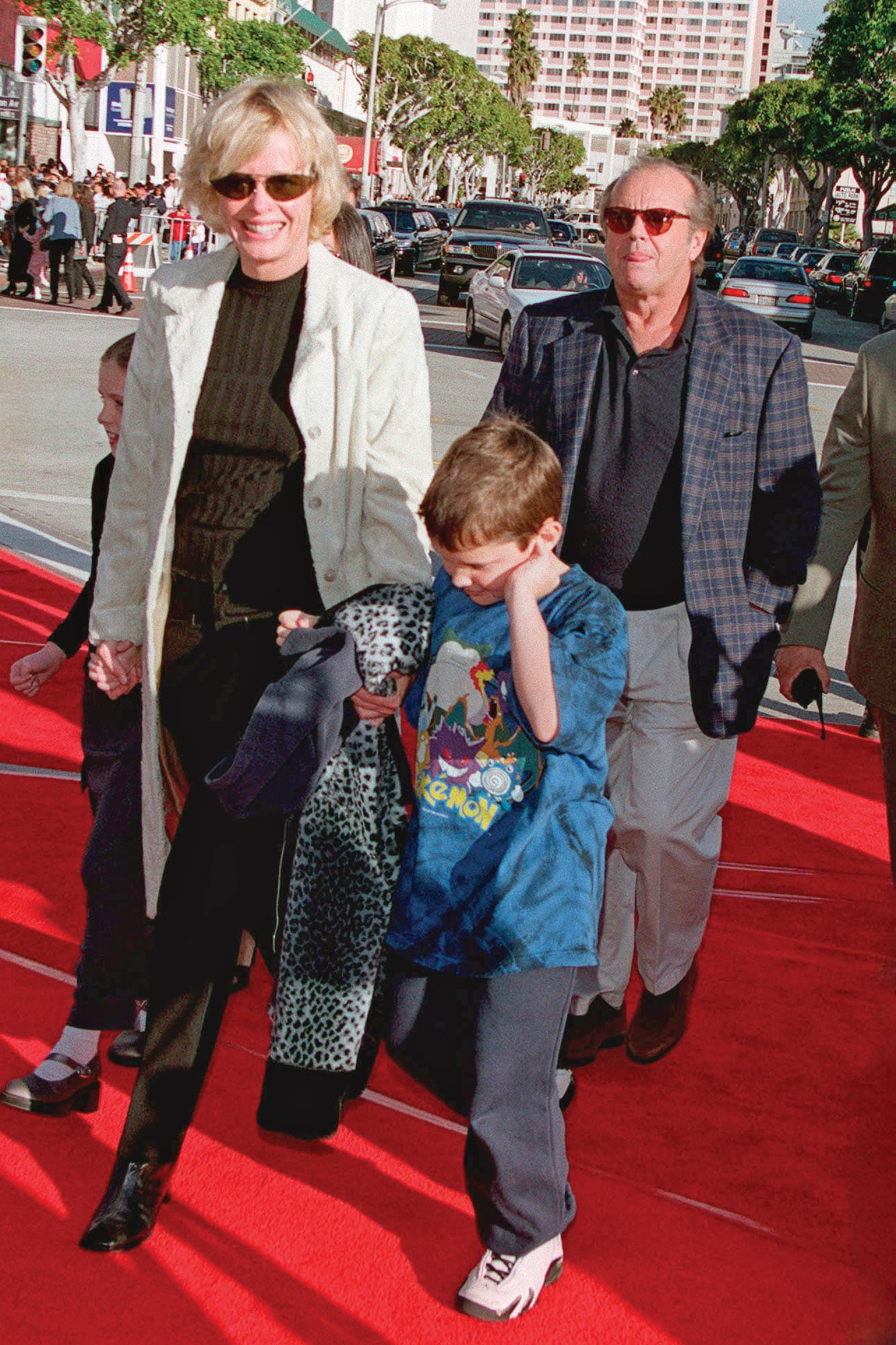 En 1999. Rebecca Broussard y Jack Nicholson junto a sus hijos, Lorraine y Ray 