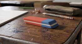 Por qué las gomas de borrar tienen dos colores y para qué sirve cada parte