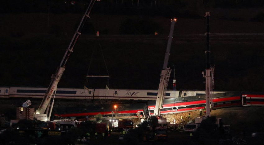 Choque de trenes en España: recuperaron las cajas negras y estiman que uno circulaba a más de 160 kilómetros por hora