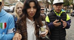 Claudia Villafañe, Dalma y Gianinna se dieron vuelta para no ver una foto del cuerpo de Maradona en el juicio