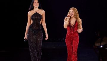 Dua Lipa irrumpió por sorpresa en el show de Shakira en Madrid y paralizó al público con una versión inédita de “Antología”
