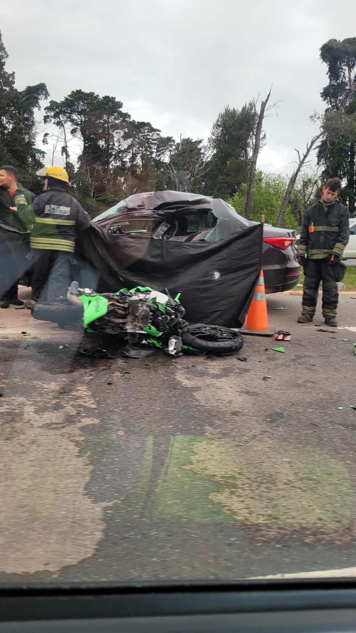Violento accidente en la ruta 2: un policía de la Federal retirado y un motociclista murieron.