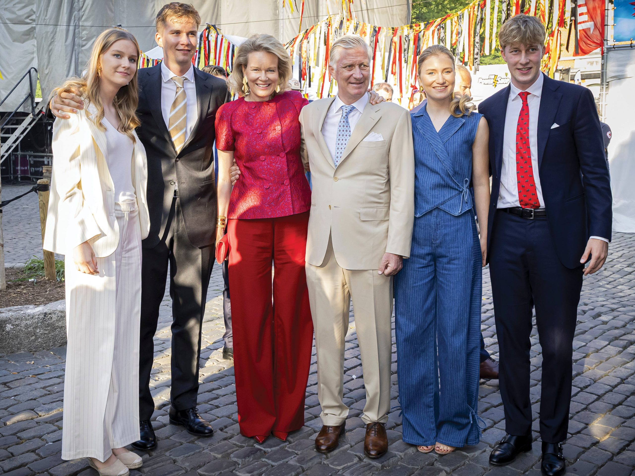 La princesa Leonor, el príncipe Gabriel, los reyes Matilde y Felipe, la princesa Elisabeth y el príncipe Emmanuel durante el Día Nacional de Bélgica, en junio de 2026