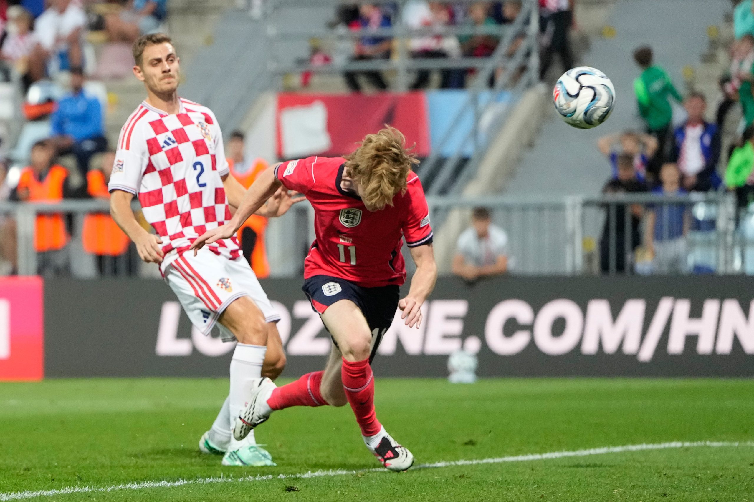 Anthony Gordon mete el cabezazo para el 3-0 parcial de Inglaterra ante Croacia