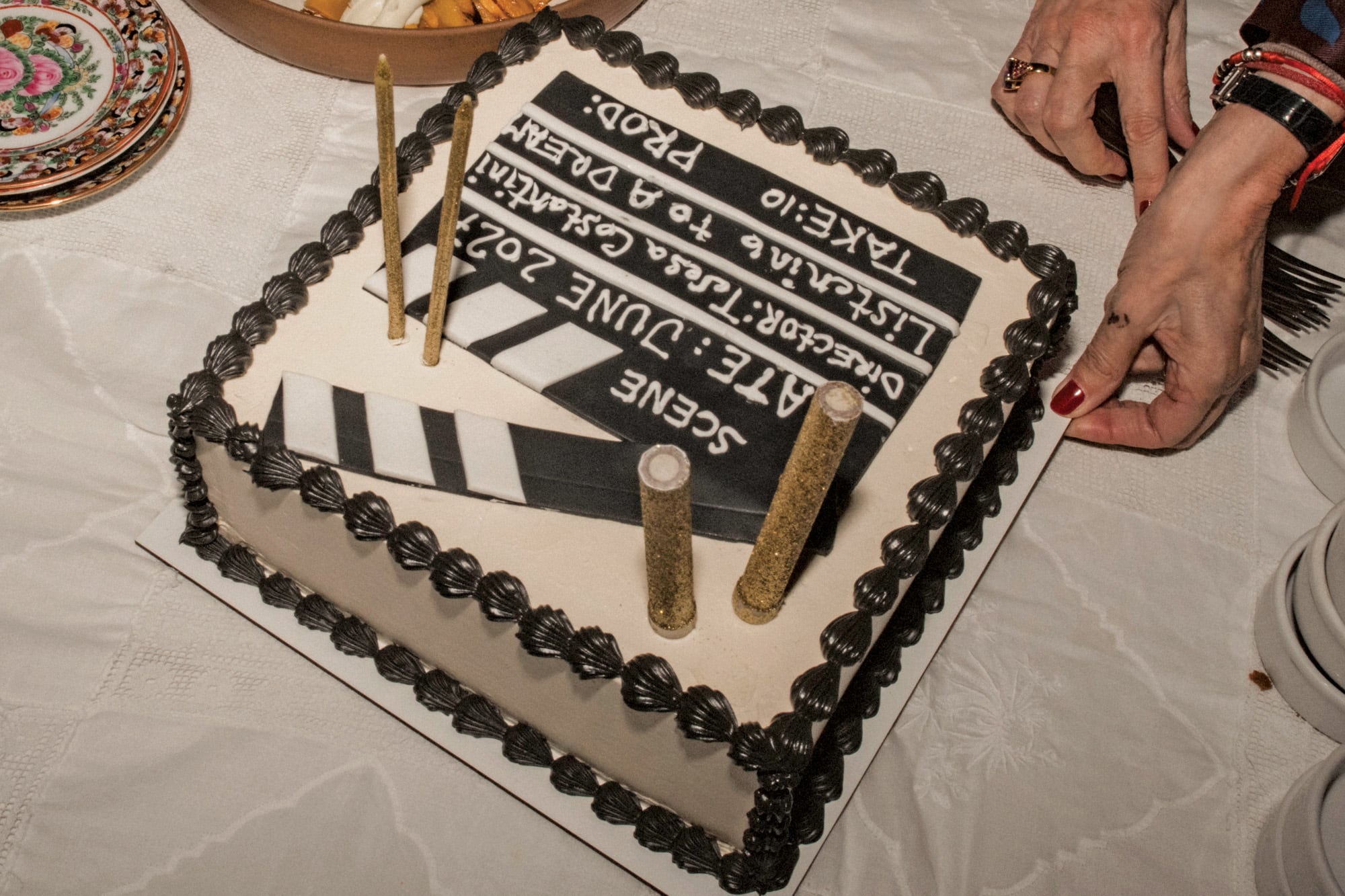 Inspirada en una claqueta y creada por Delfinette Pastelería, la torta fue un guiño a la pasión de Teresa por el cine