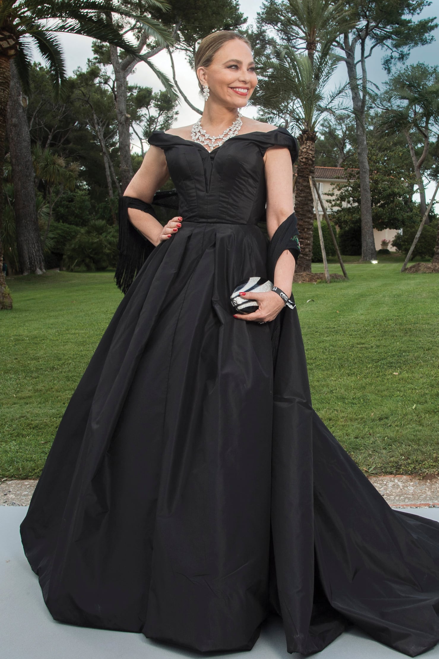 Deslumbrante con un vestidazo de la diseñadora rusa Ulyana Sergeenko, en la gala benéfica de AmFar, en mayo de 2015, en el Hotel du Cap-Eden-Roc, durante el 68º Festival de Cine de Cannes
