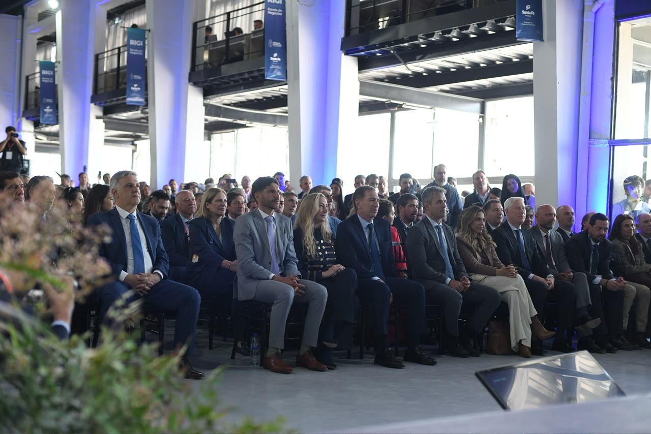 En Rosario, Karina Milei, Diego Santilli y otros funcionarios del Gobierno coincidieron con gobernadores aliados en medio de las negocaciaciones por el Presupuesto y las PASO.  (Foto: Presidencia)