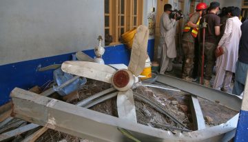 Se derrumbó el techo de una escuela en Pakistán: murieron al menos 27 niños y un profesor