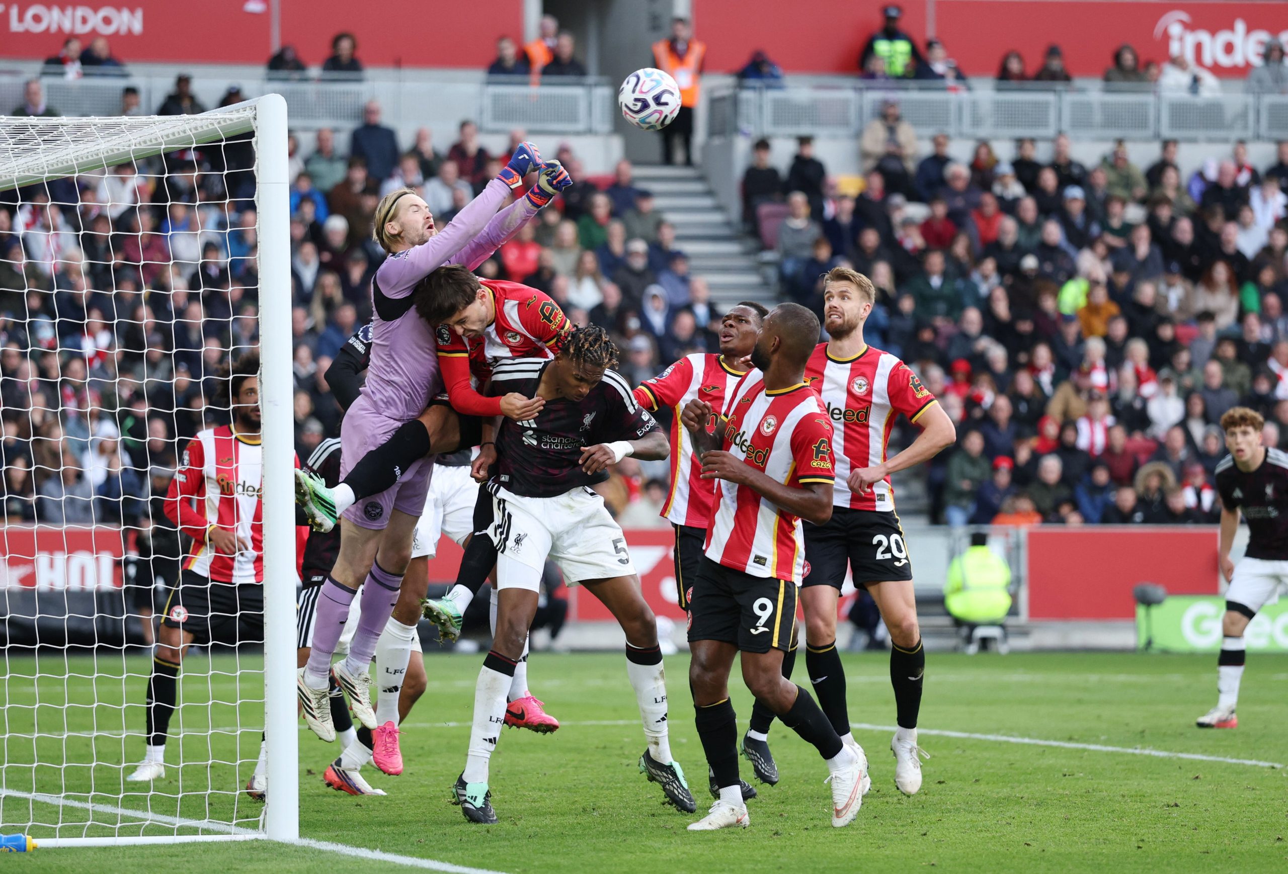 Brentford vs Liverpool por la fecha 7 de la Premier League del 2026.