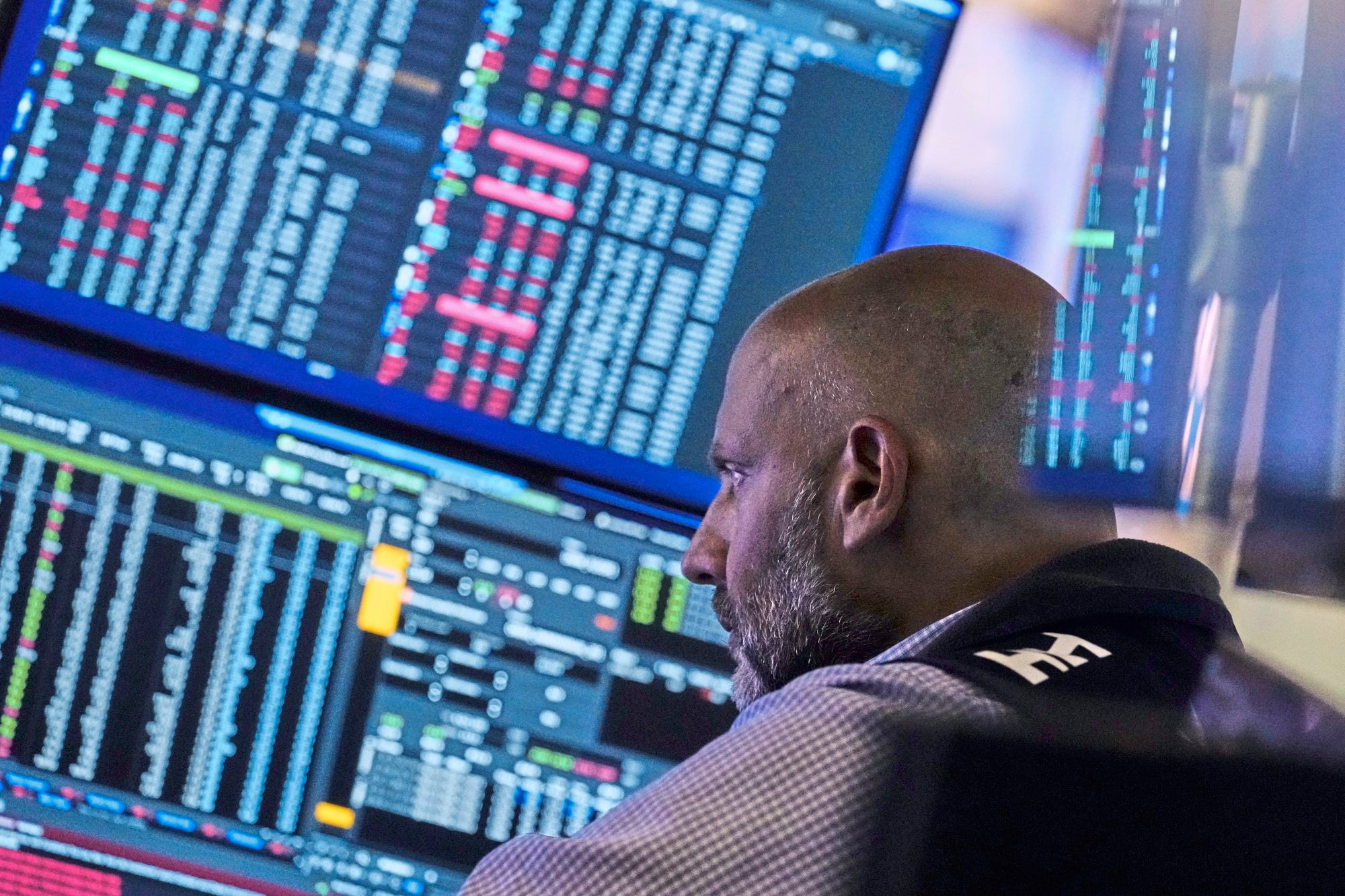 Las acciones argentinas cierran el mes con caídas tanto en Wall Street como en el mercado local