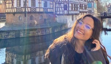 Tras sentirse censurada en su país, llegó sola a los 16 y relata el impacto argentino: “Menor influencia de la religión”