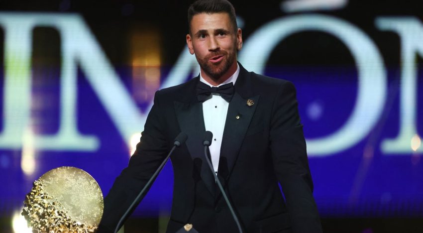 Balón de Oro: Dibu Martínez quedó en el quinto puesto entre los mejores arqueros de la temporada