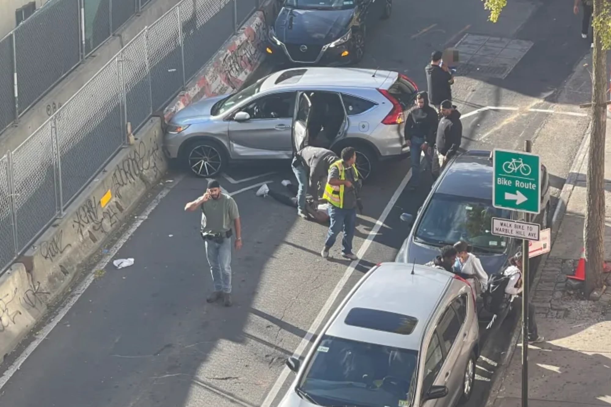 La iniciativa cobró fuerza tras un incidente ocurrido el 8 de octubre en Marble Hill (El Bronx), donde agentes del ICE le dispararon en el cuello al inmigrante dominicano Oscar Belgal, de 28 años
