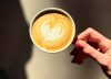 Un nuevo estudio revela que tomar café no es (tan) malo para el corazón y cuántas tazas deberías tomar por día