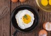 Los chefs coinciden: “Para que los huevos fritos queden más tiernos, reemplazá parte del aceite por unas gotas de agua”