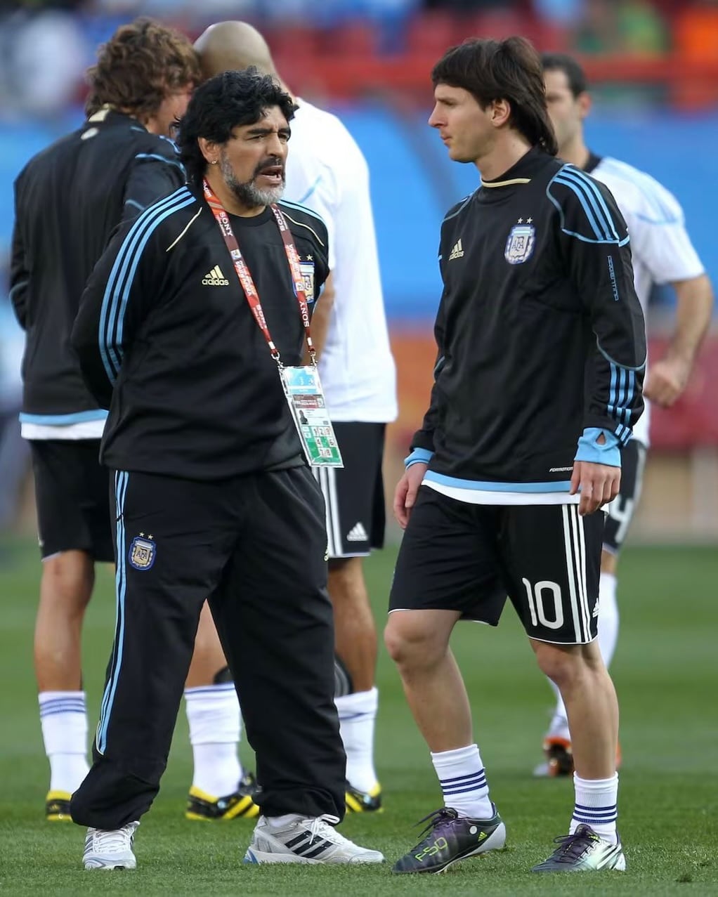 Lionel Messi junto a Diego Maradona en el Mundial de Sudáfrica 2010. (Foto: leomessi/IG)