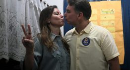 El Gobierno confirmó que Flavio Bolsonaro despegó esta madrugada desde Puerto Iguazú