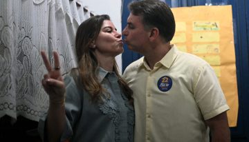 El Gobierno confirmó que Flavio Bolsonaro despegó esta madrugada desde Puerto Iguazú