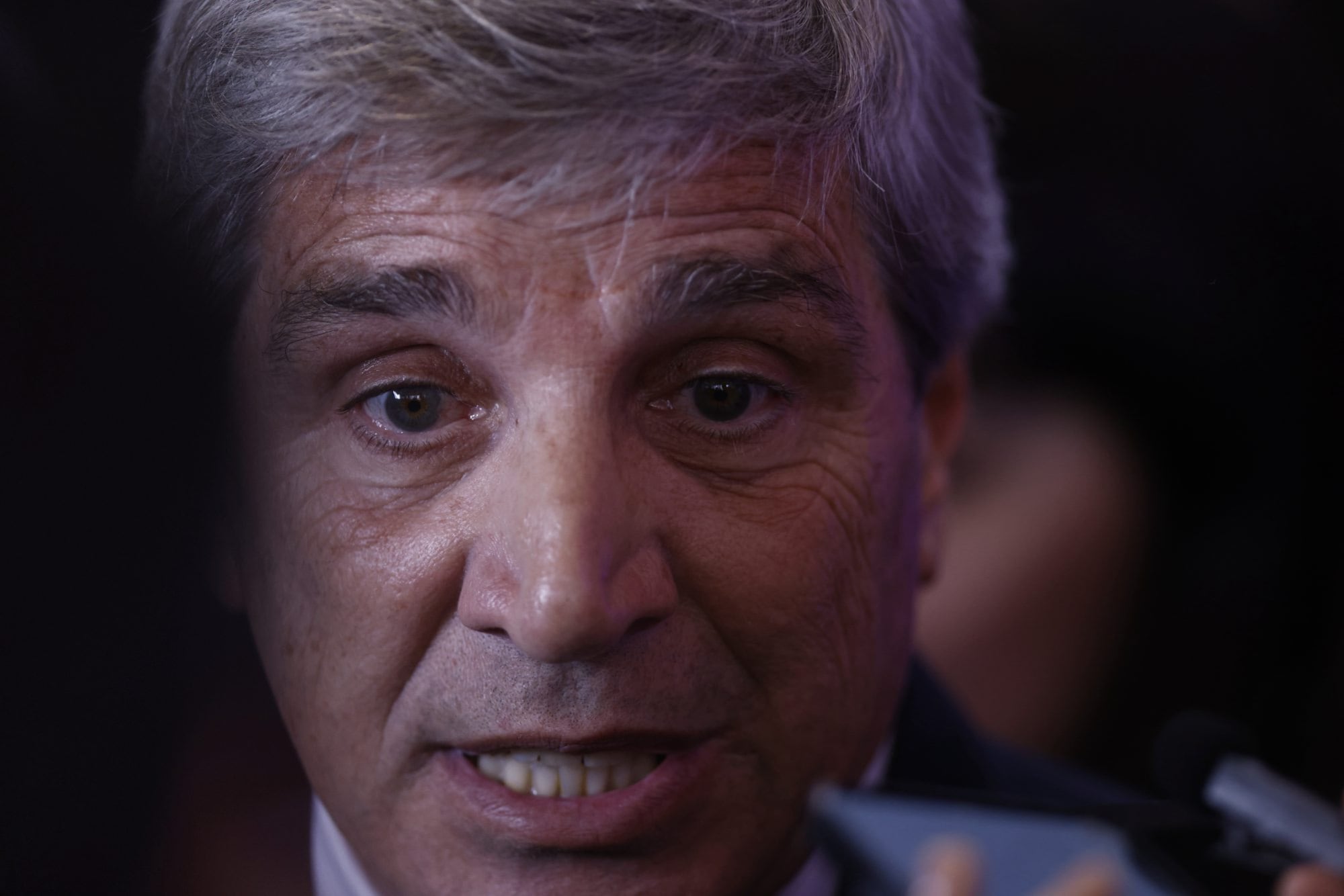 Caputo advirtió al mercado sobre cómo se prepara ante un escenario electoral adverso en 2027: “Les vamos a arrancar la cabeza”.