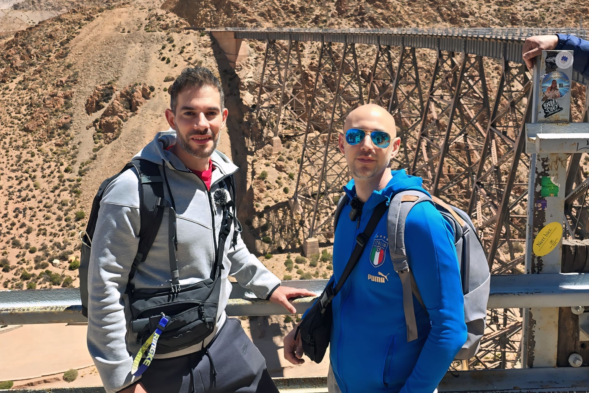 El destino unió a Javier con Nicolás en una serie de coincidencias y juntos emprendieron una odisea cuyo objetivo es mostrar a la Argentina en toda su majestuosidad.