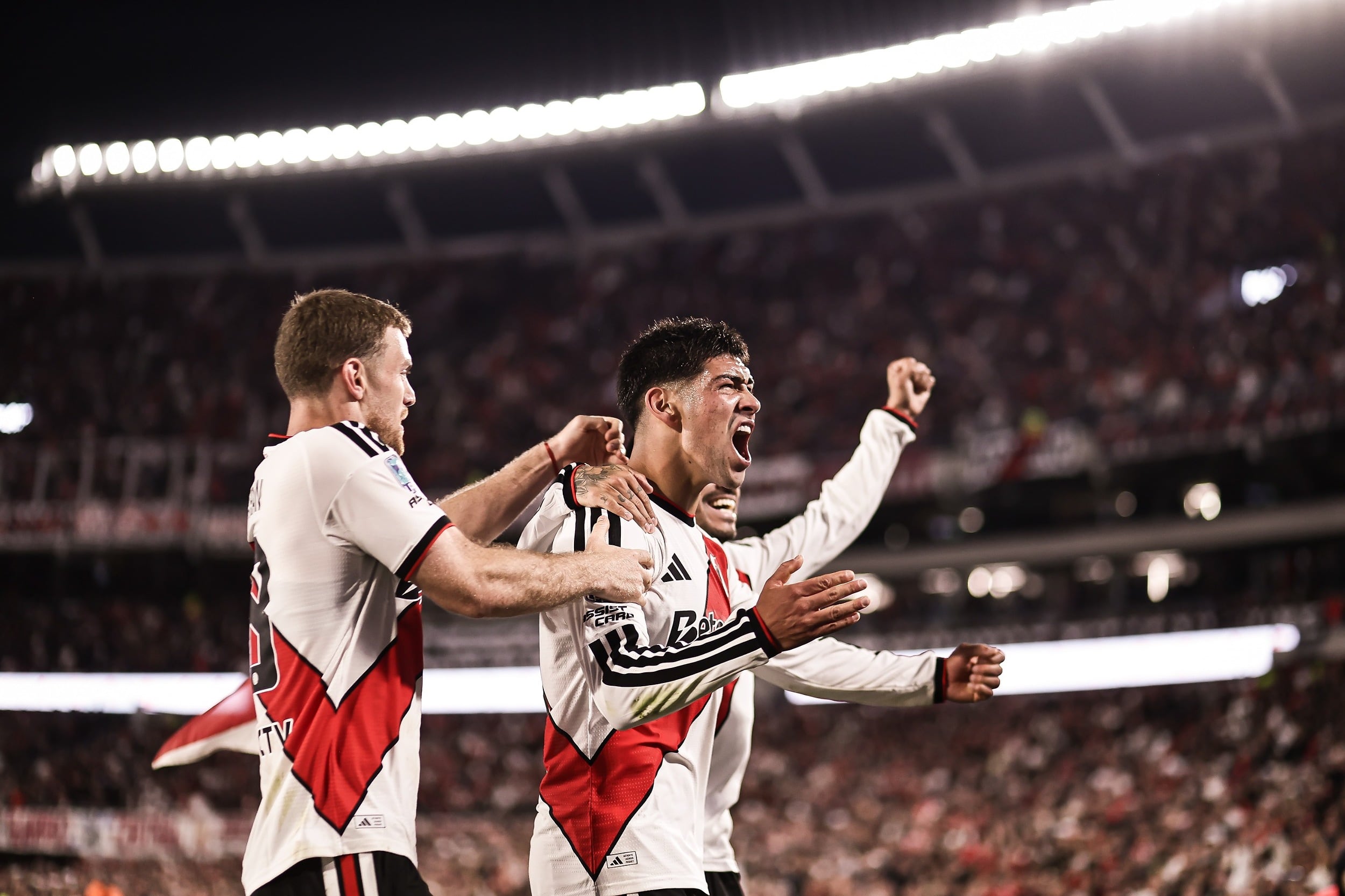 El desahogo de Lautaro Rivero, seguido por Lucas Beltrán, en el encuentro frente a Racing, en el que River se impuso por 1-0