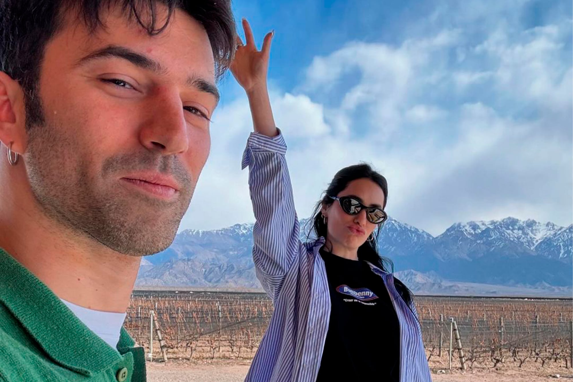 Después de viajes, proyectos y momentos compartidos, Lali y Rosemblat decidieron dar un paso más en su relación. En enero de 2026 anunciaron su compromiso con una publicación en Instagram: “Nos casamos”