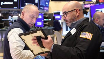 El riesgo país se ubicó en 586 puntos y las acciones argentinas en Wall Street cayeron más de 4%