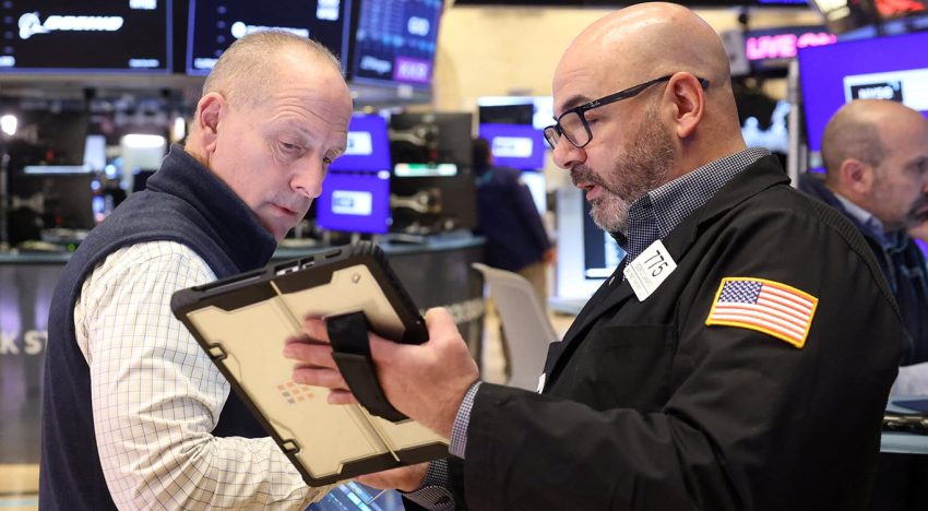 El riesgo país se ubicó en 586 puntos y las acciones argentinas en Wall Street cayeron más de 4%