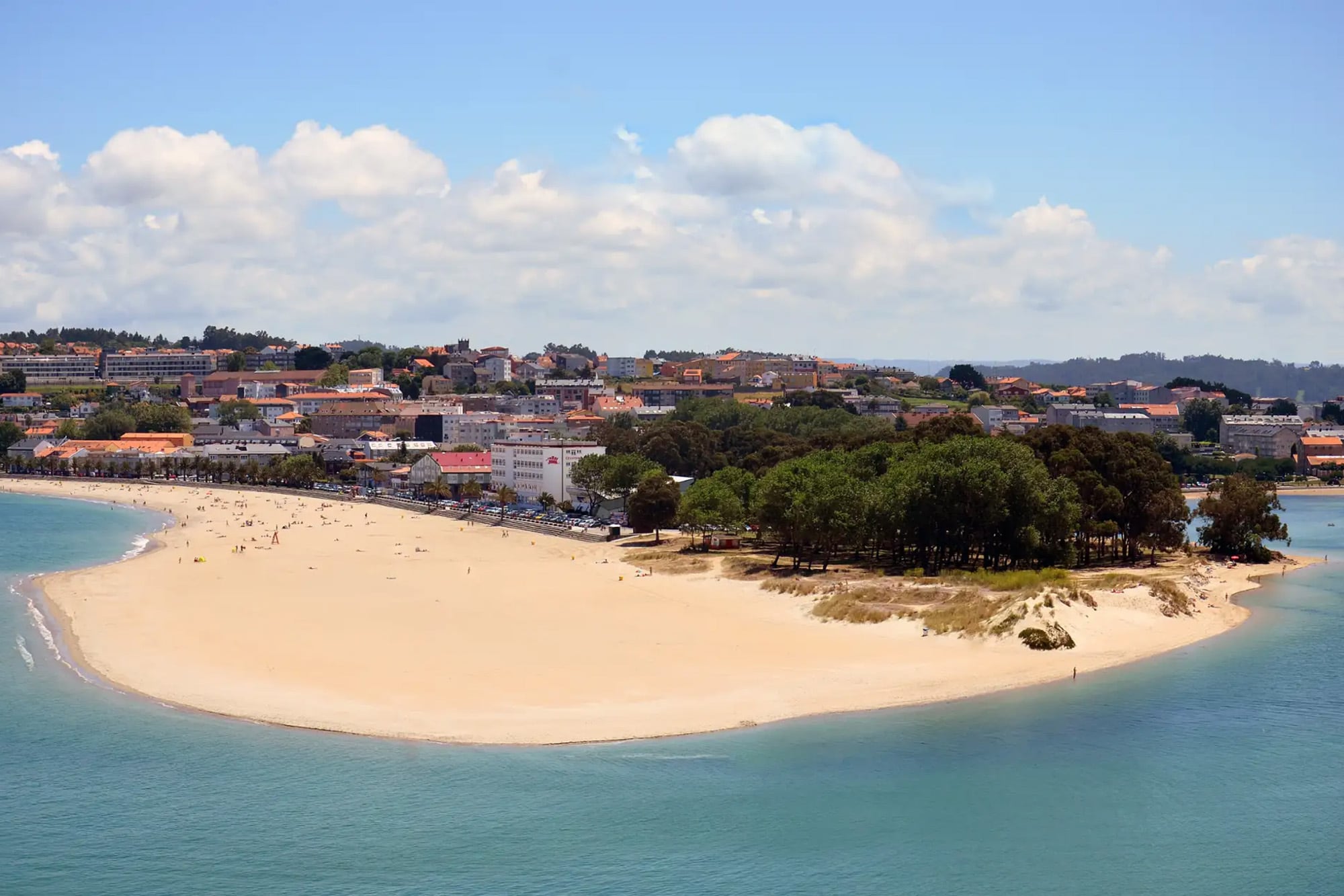 La naturaleza, las playas y la tranquilidad son tres cualidades que definen  al municipio de Oleiros, en Galicia