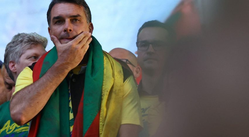 Flavio Bolsonaro salió de Brasil, EN VIVO: el excandidato escapó de las autoridades y viaja hacia EE.UU.