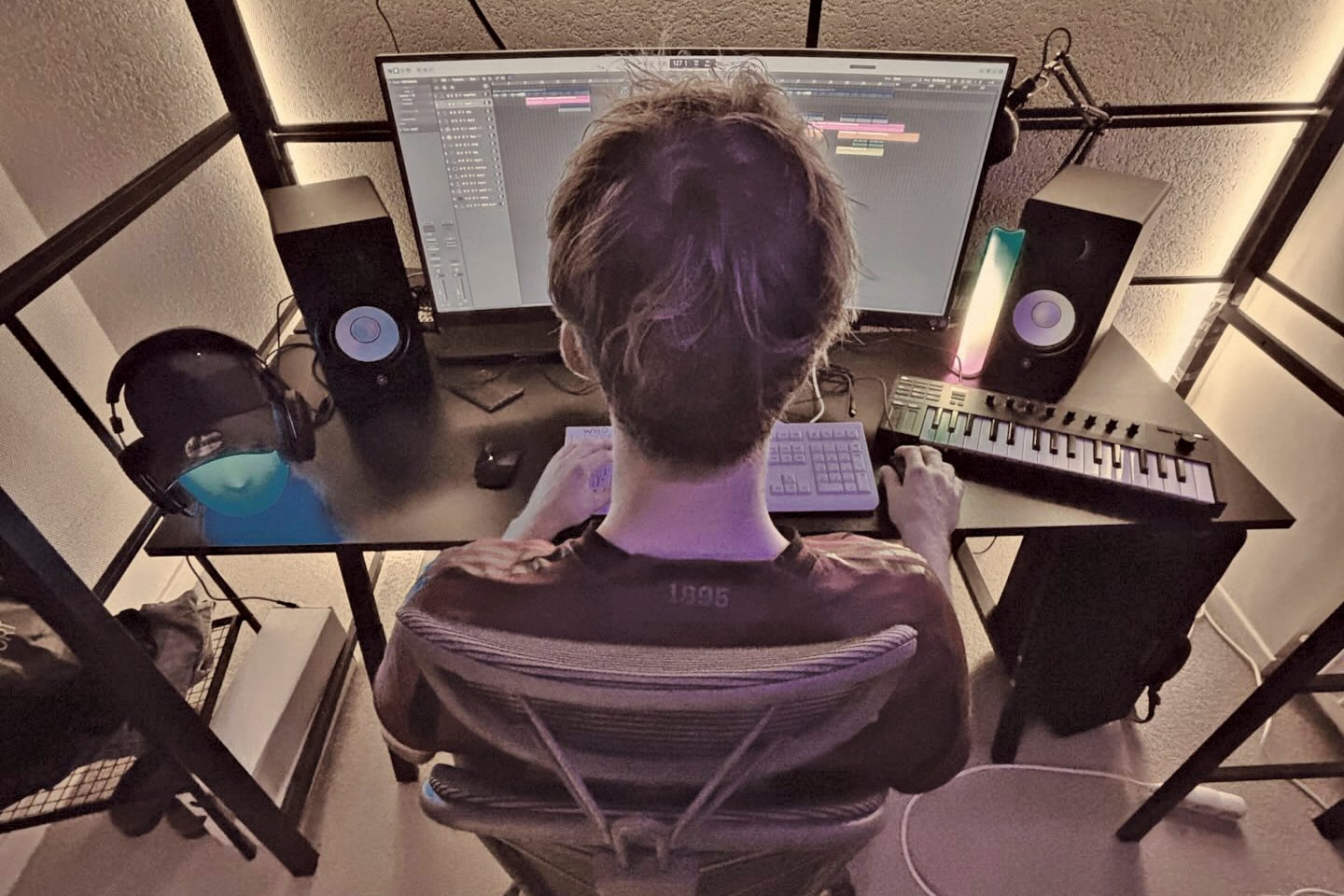 Emmanuel en pleno proceso de creación