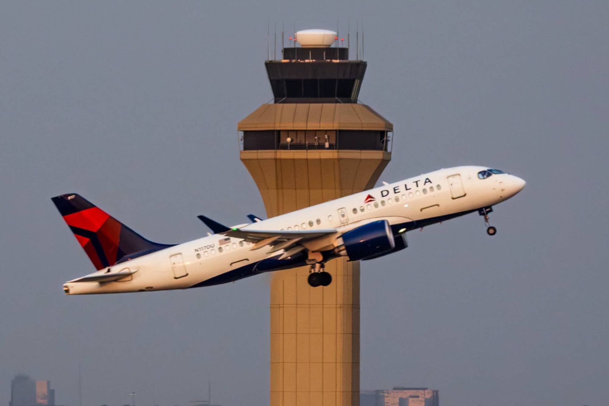 Los retrasos en DFW han aumentado un 33,67% desde 2021