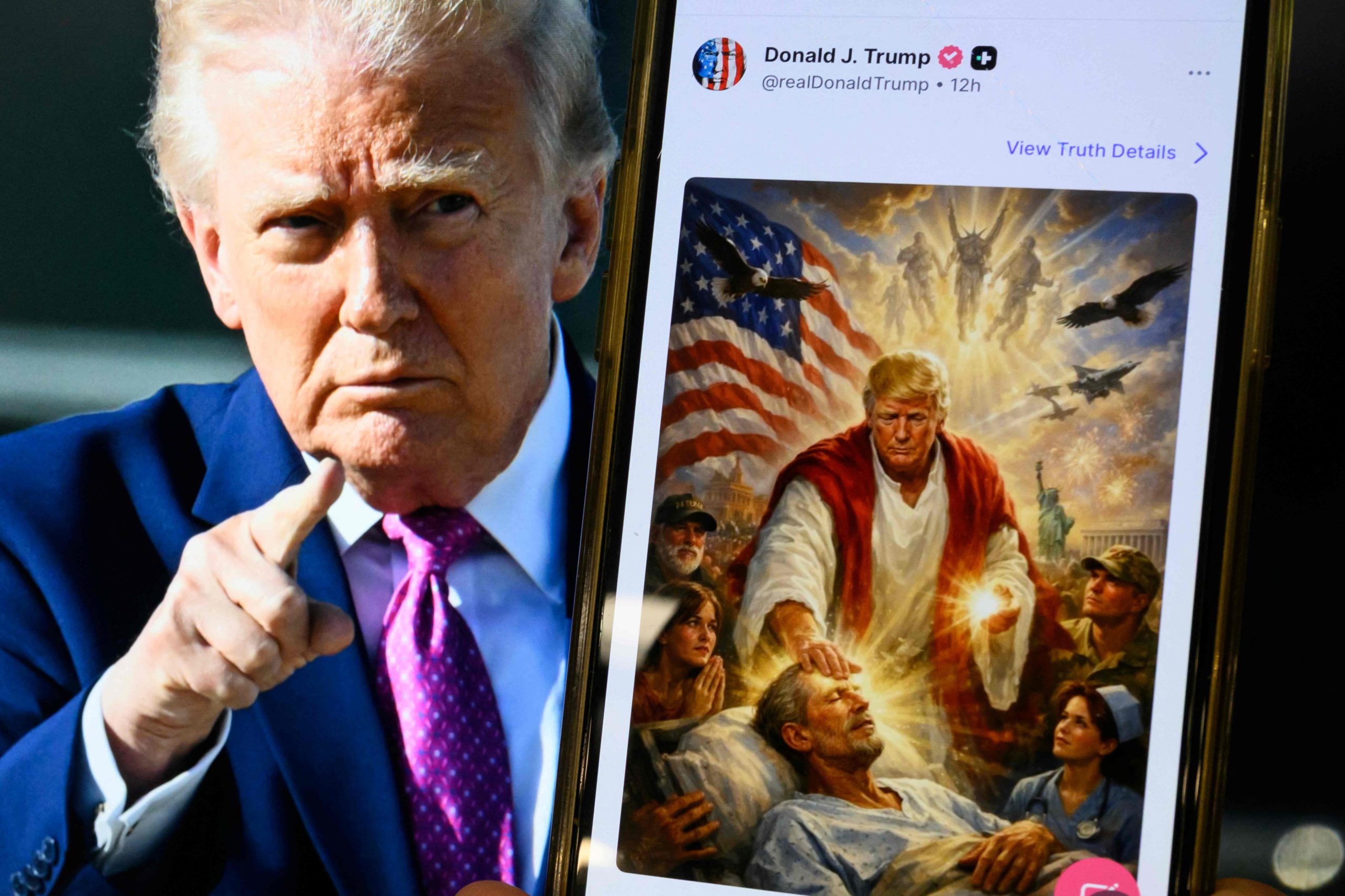 Fotomontaje del 13 de abril de 2026 que muestra a Donald Trump y una imagen generada con inteligencia artificial, publicada por el presidente en Truth Social, en la que aparece representado como Jesucristo, tras sus críticas al papa León XIV
