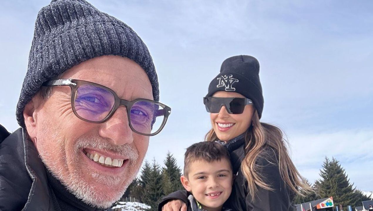 Lourdes Sánchez y El Chato Prada con su hijo. (Foto: @elchatoprada)