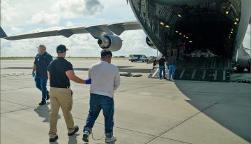 El informe del DHS que revela cómo la administración Trump deportó a casi un millón de inmigrantes hasta julio de 2026