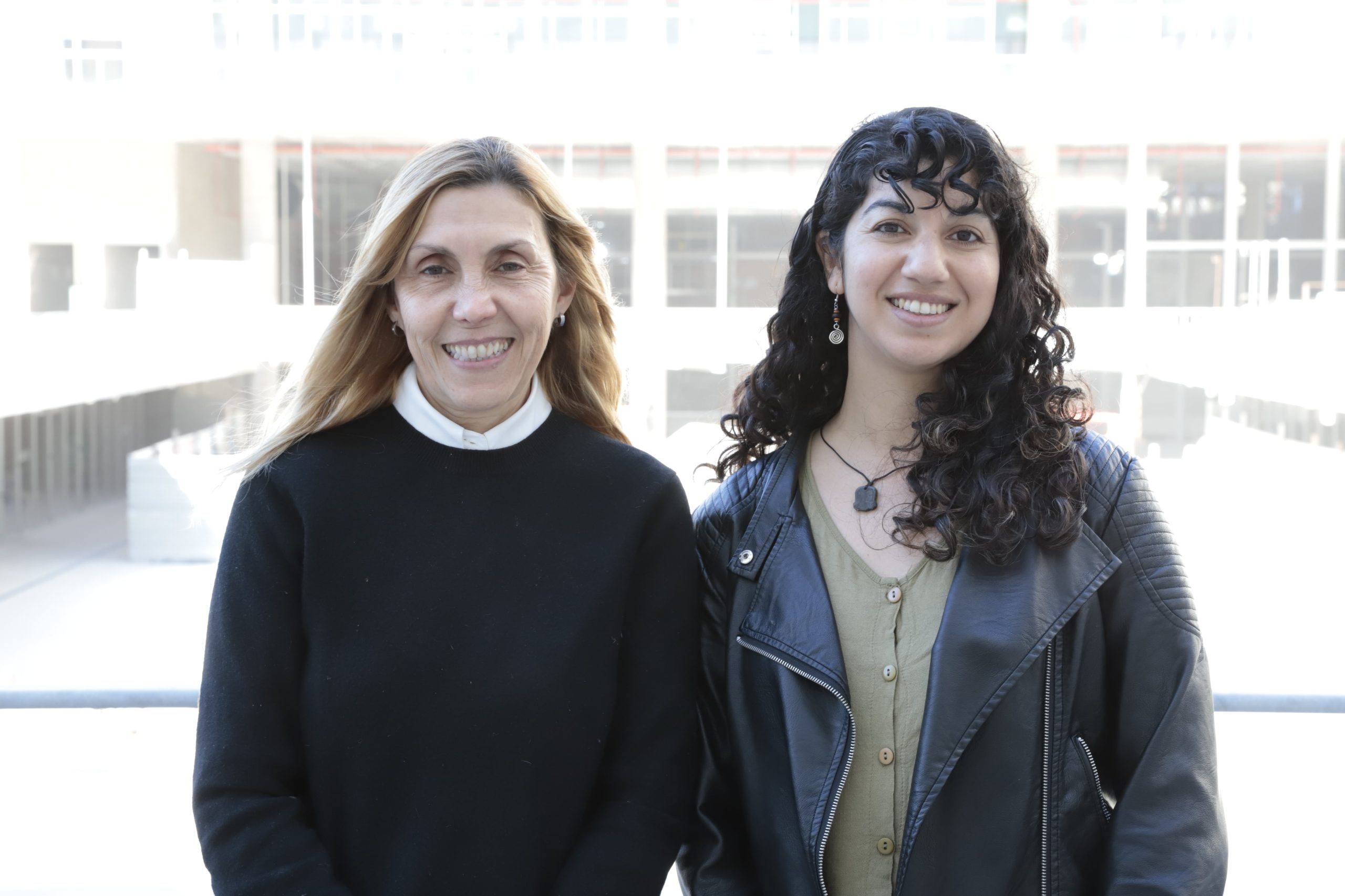 Graciela López López y Nadia Luna, alumnas y ganadoras de las Becas Carlos Pagni 2026