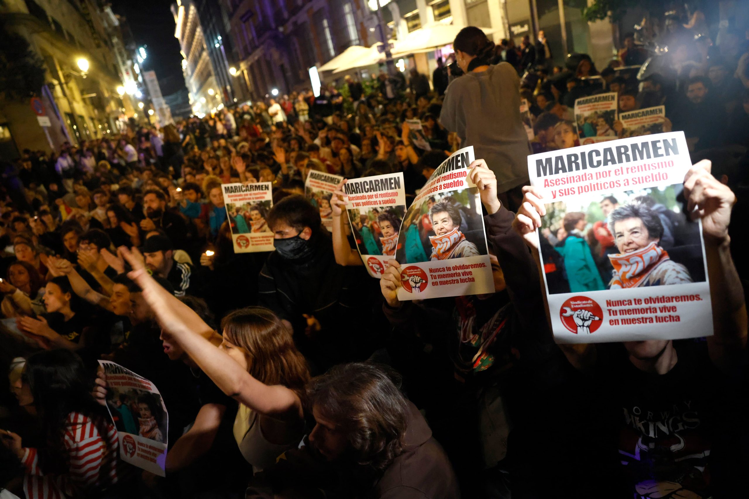 Concentración en la Puerta del Sol por la muerte de Maricarmen, esta madrugada en Madrid. 