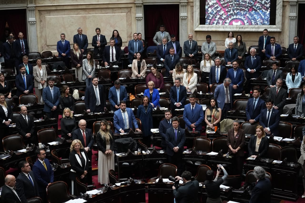 Algunos representantes de la oposición antes del inicio de la sesión